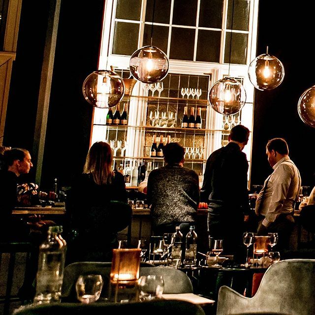 Sas_hf's tweet photo. When creating the bar at Fiera Antwerp we wanted our guests to be transported to a different world. Enjoy our signature cocktails and delicious barfood in an amazing historic  setting. What’s not to love 😍🍸 #wearefiera #cocktails #food #jmcatering https://t.co/qDhBYD3BFW