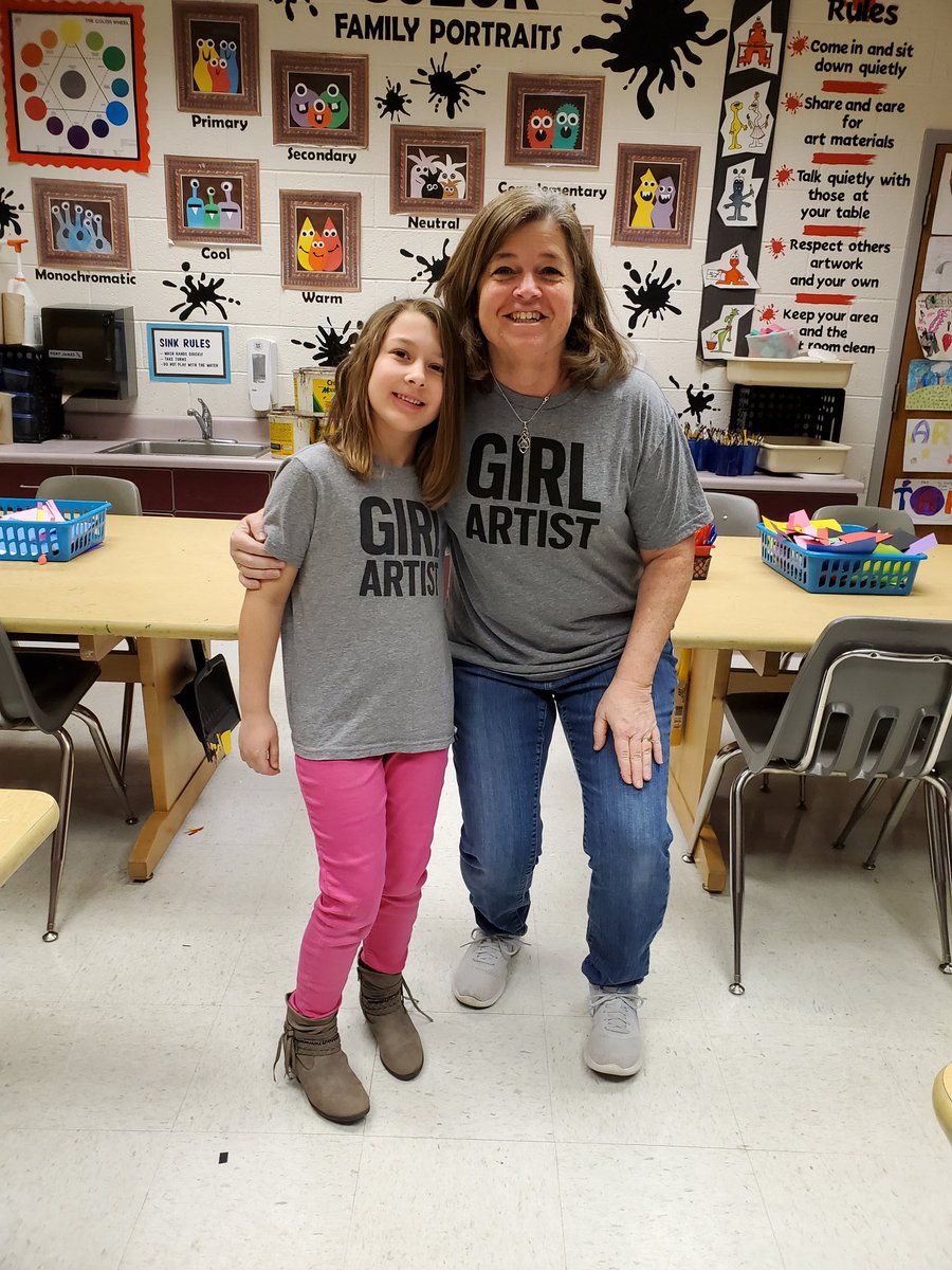 Wearing matching shirts with a first grade student! <a href="/kfinkART/">RoundHill ART class</a> <a href="/RoundHillES/">Round Hill Elem</a> #RHESAwesome