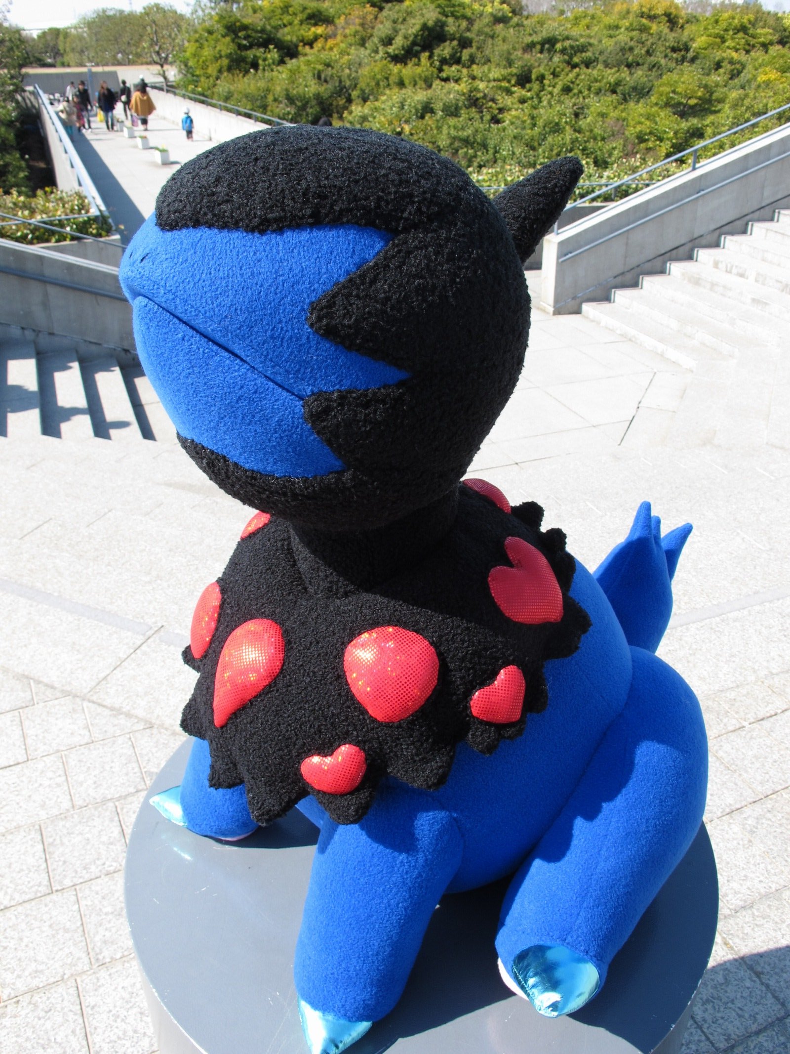 Twitter 上的 ｂｏｓｓ 我が家の モノズたん 実物大 なんで けっこうデカイですよ ポケモン ぬいぐるみ モノズ T Co 1xvcpth9 Twitter