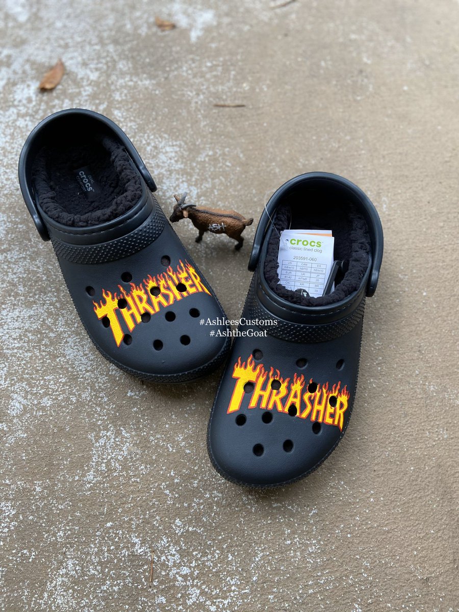 AshtheGoat1_'s tweet photo. When you love #Thrasher and #Crocs but #ThrasherCrocs aren’t available you #handpaint a pair 🙇🏾‍♀️🤷🏾‍♀️ #handpainted #Crocs #AshleesCustoms #AshtheGoat https://t.co/ezr1MIFvPL