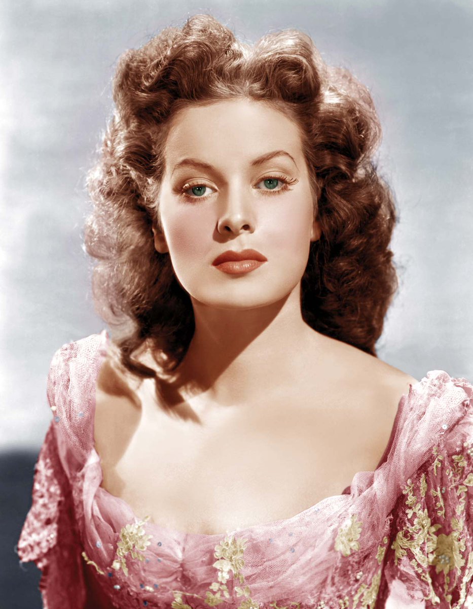 Maureen O'Hara 1920-2015. Maureen FitzSimons grew up in Dublin. 14,  @AbbeyTheatre, 17, Hollywood film contract! >50 films! Starred in 5 with John Wayne. Did most of her own stunts & stood up to sexism! When her husband died, became 1st female president of a commercial airline! 