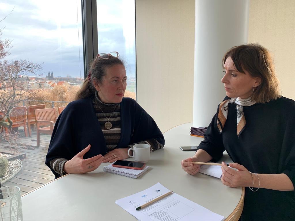 Mdlabajova's tweet photo. Projekt @ProcByNe googlil motivaci, sny a budoucnost.  A našel co? No přece @google 💪🏻 Mentorkou nové stáže se stane skvělá @tanialemoigne , se kterou jsme dnes vybraly dva vítěze z deseti finalistu. Stay tuned! #procbyne #itisuptome #stazsnu #google https://t.co/EDUHXBT7oH