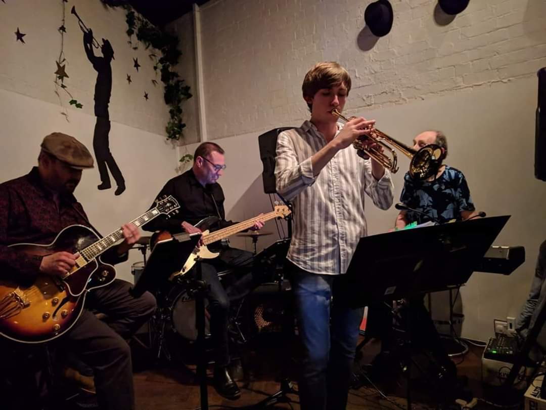 RalphSaltJazz's tweet photo. Tonight from 830pm at @TrippetsBar

Steve Black on bass 🎸, Robert Hudson on Trumpet 🎺, Andrew Flude on drums 🥁 and Ralph Salt on keys 🎹.

Come and join the fun! 💃🕺🍸🍹 https://t.co/SlIXhZF0O8