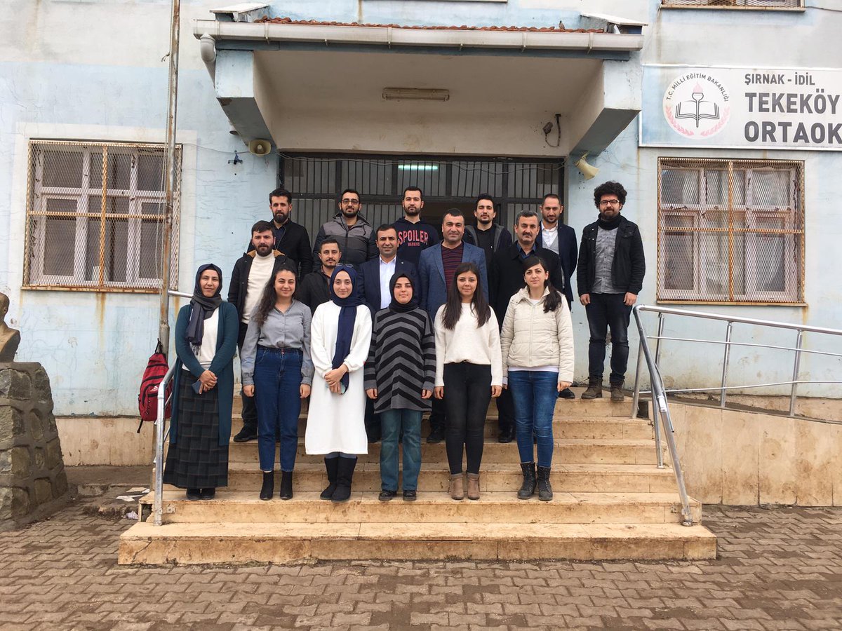 mselimtepe's tweet photo. Okul ziyaretlerimize devam ediyoruz. Eğitim için var gücü ile çalışan meslektaşlarımız ile hasbihal ettik. Sözleşmeli öğretmenlerimizin sorunları devam ediyor. Eş özrü, 3600 gösterge, öğretmenlik meslek kanunu, okullara bütçe verilmesi, sözleşmeli öğretmenliğe son verilmesi gibi https://t.co/wiA01e1WTk