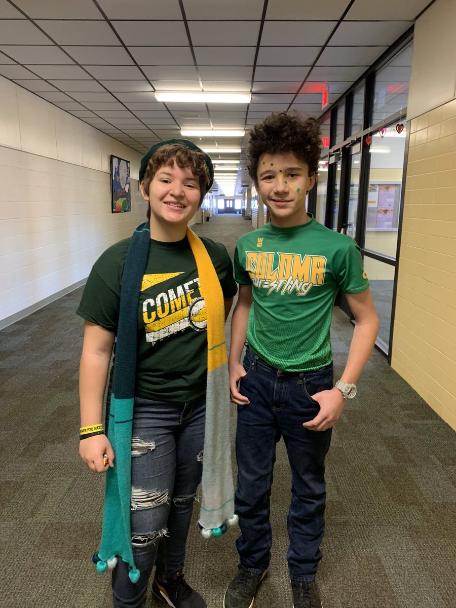 colomajhs's tweet photo. We love our Green and Gold 💚💛#CometPride https://t.co/S2n39zqPbI