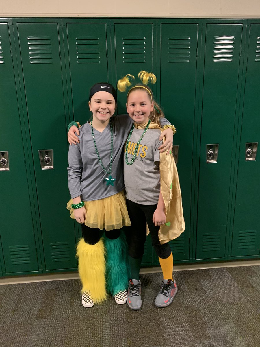 colomajhs's tweet photo. We love our Green and Gold 💚💛#CometPride https://t.co/S2n39zqPbI