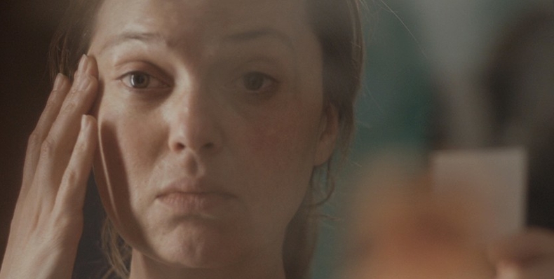cultura_mx's tweet photo. En el Canal LGBTI+🏳️‍🌈 de @filminlatino podrás disfrutar “¡Smuack!”, un filme sobre Luisa, una mujer cuya vida gira en torno a su trabajo en un bar gay.

Los repentinos cambios en su rutina la llevarán a confrontar su identidad sexual.   

Encuéntrala en 👉🏾 https://t.co/NDQZqjaMl5 https://t.co/KhhtYjbHuk