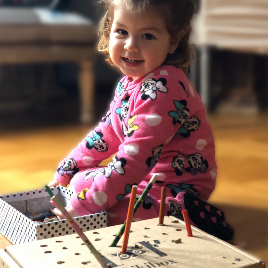 soychikibox's tweet photo. ¡¡CREATIVIDAD AL PODER!!

Me chifla, esta pequeartista después de hacer la actividad buscó otro uso para su cajita y se pasó la mañana jugando.

Los peques nos sorprenden todos los días y creando maravillas con cosas cotidianas. 

¿Con qué te sorprendió tu peque la última vez? https://t.co/qyztxMJx6T