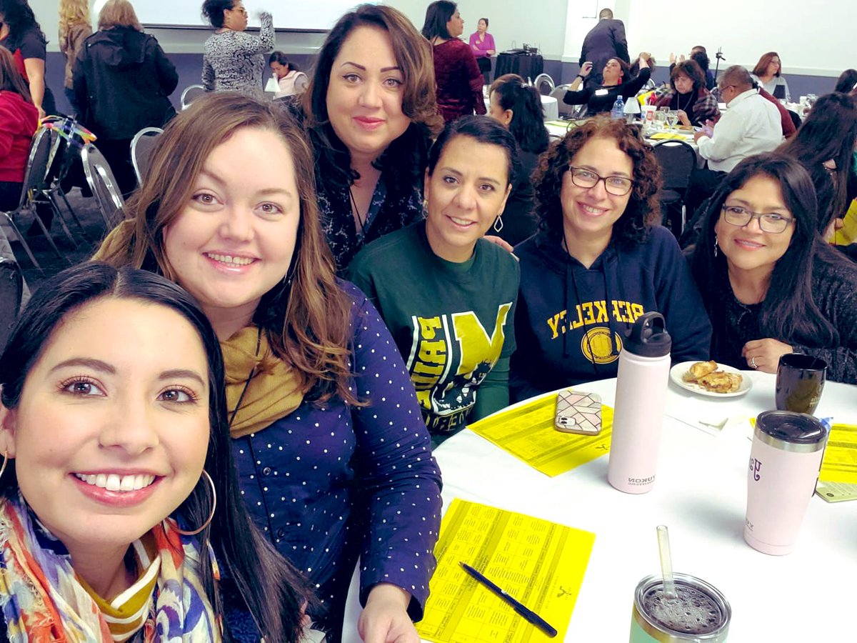 MrsQuezada5's tweet photo. Maestras #SiempreBilingüe de @MaverickSAISD aprendiendo en la conferencia de SAAABE 👩🏻‍🏫 🍎 https://t.co/z20ECzkAAf