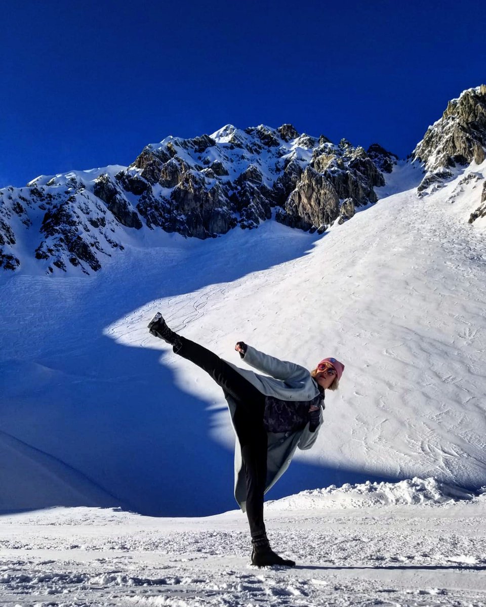 jadeyduffield's tweet photo. Kicking at the top of Innsbruck! #martialarts #martialartsgirls #kickboxing #kungfu #mountains #skiing #actionactress #womenwhofight #jadeyduffield #innsbruck #austria🇦🇹 #topoftheworld #innsbruckaustria #hiking #sportswoman #boxinggirl #girlswhokick #kickdrills #mountaintop https://t.co/KENrHp5Nlg