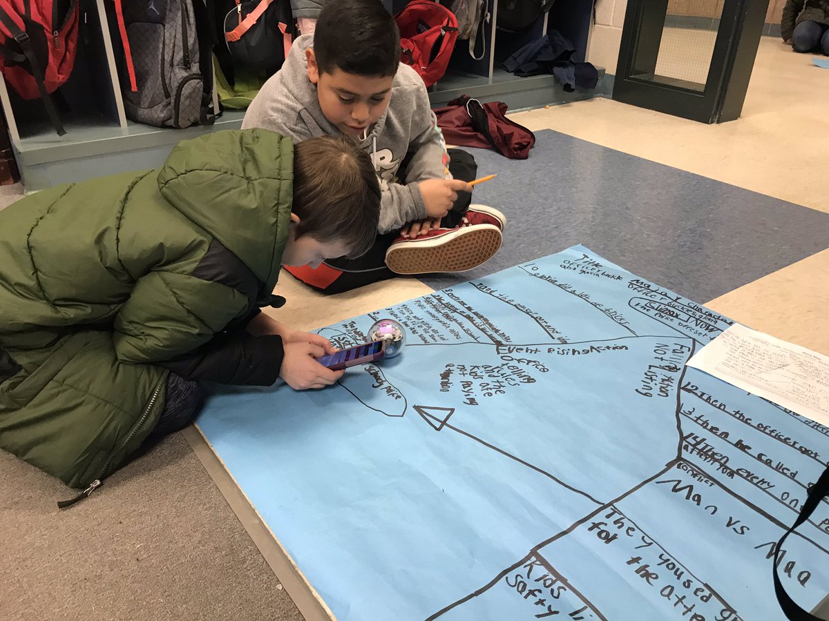 mm_cossa's tweet image. @GraniteEdTech @GraniteSchools @WestValleyElem A lot of learning and collaboration is going on as we review story elements with @SpheroEdu and our #spherobolts #100%engagement