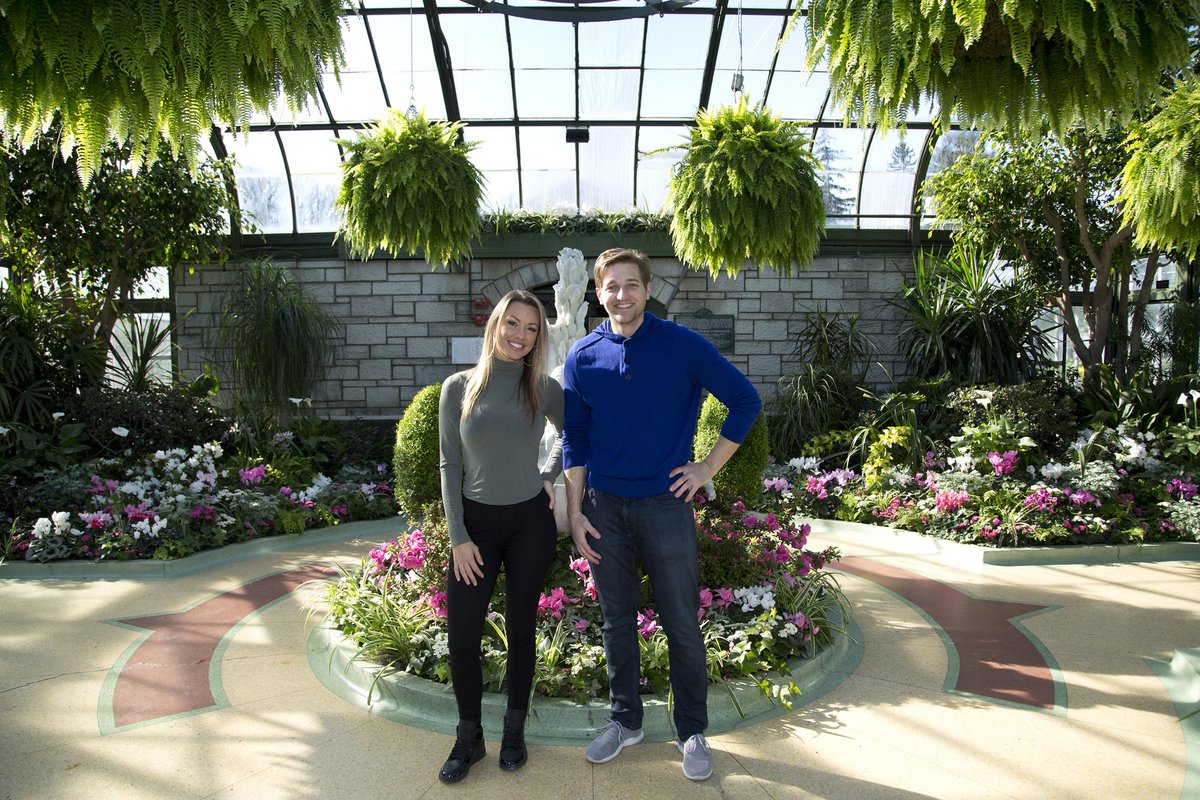 WPT's tweet photo. #WPTFallsview isn't just about the poker! @tonydunsttv and @CaitlynHowe visited the majestic Niagara Falls and the scenes around @fallsviewcasino on Day 1 😍🌊😎

https://t.co/X2TK0WlkAn https://t.co/AYzc8X8708