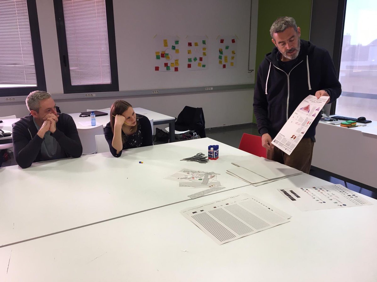 ChromDesign's tweet photo. Day 3 of #ChromDesign Winter School! How to convey ideas clearly and visually impactful? We are working on new scientific posters and presentations in order to be more effective.
#SciComWinterSchool https://t.co/EmCRwRp4uU