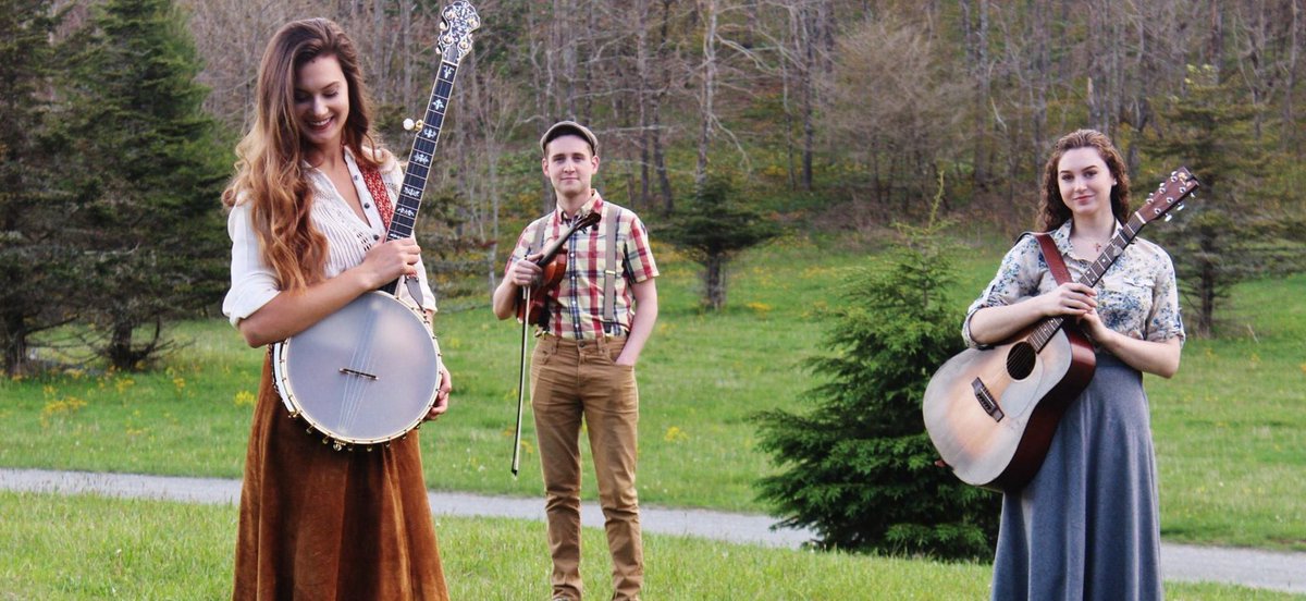 Listen to some music straight from the heart of the Great Smoky Mountains. ⛰️ Come to the Jig and Reel tonight at 10 p.m. to hear High Country Strings Band play a FREE show.