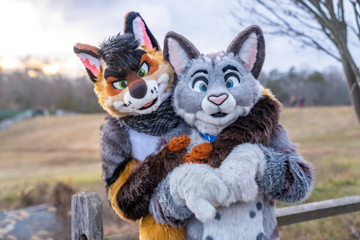 Sunset at the park with <a href="/ryotjackal/">Ryot Jackal</a> #FursuitFriday

📷: <a href="/ChatahSpots/">ＭＩＧＯ💢⃤🔜🇯🇵🇰🇷</a>