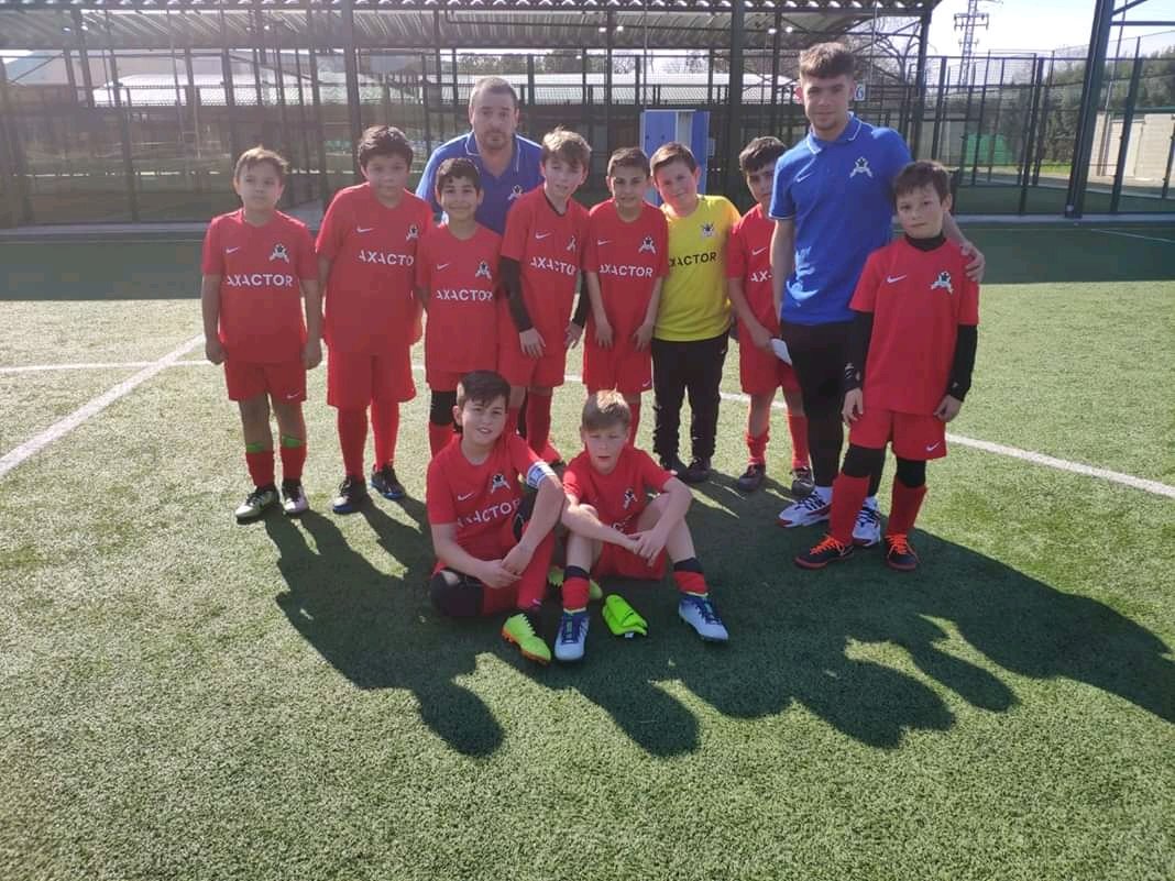 IveroValdemoro's tweet photo. Tras #derrota 5️⃣-1️⃣ ante @Ajdclamancha volvemos a la competición el #Sabado #22Feb para jugar la #jornada14 de #liga 🏆 #ALEVIN #F7
a las 0️⃣9️⃣:0️⃣0️⃣ 🕘
con #CDMIRASUR
en 🏟️ #PaseodeTiselius 5️⃣
@c_losangeles de #GETAFE 🏟️
🔴 #VamosIvero ⚽
⚽ #OrgulloIvero 🔴 https://t.co/SGKjRmeg9Z