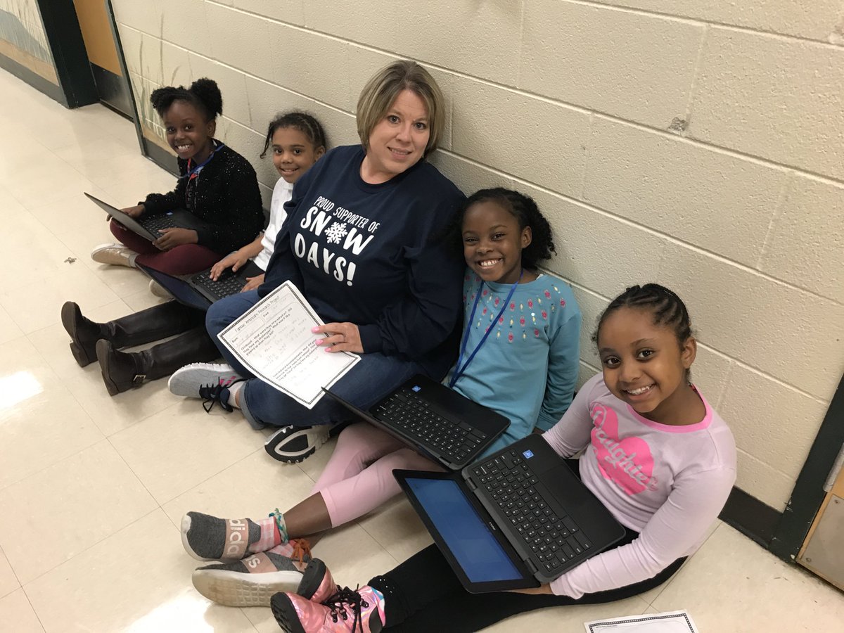 Tech4TLC's tweet photo. I had fun working with 2nd graders on their brochures today! I❤️my job! #lcelower ⁦@LakeCarolina1⁩ https://t.co/7p9HR7zEsq