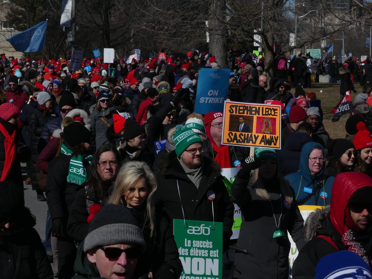 DeeYYZ's tweet photo. Proud to participate in a historic day. 30,000 ed workers picket Queen's Park legislature. EVERY ed affiliate on 1 day strike together across Ontario. This is how terrible the cuts are. #NoCutsToEducation #OntEdStrike #EducatorsUnited #CutsHurtKids #OSSTF #ETFO #OECTA #AEFO https://t.co/t68bXsLtRI