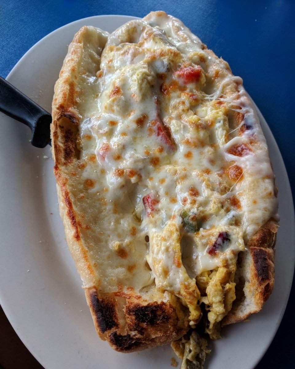 CrackedConchFL's tweet photo. It ain't that easy being this cheesy! https://t.co/TCq6EDPgiD