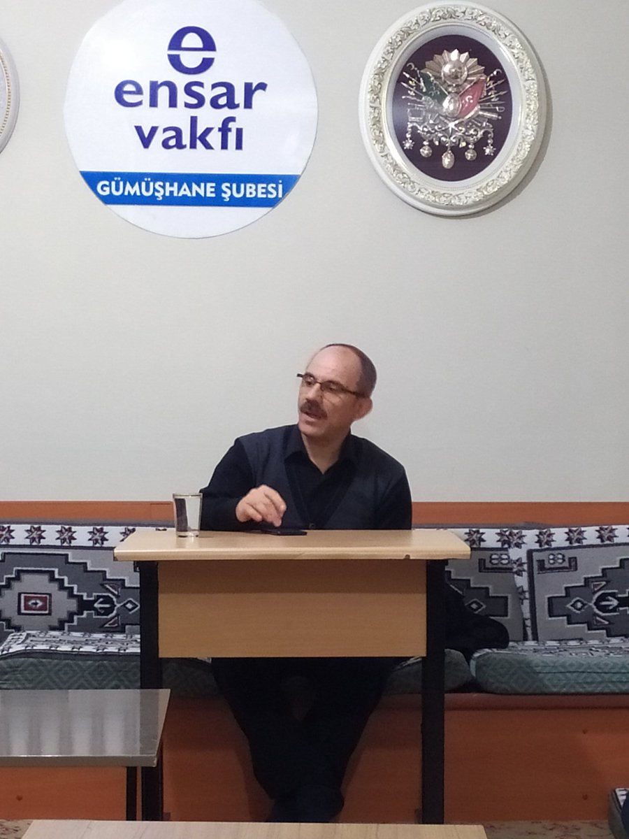 Vakfımızda Cuma sohbetleri devam ediyor.
Bu hafta Prof. Dr. Selami Şimşek hocamız "Mesnevi'den Seçmeler" konusu ile bizimleydi.