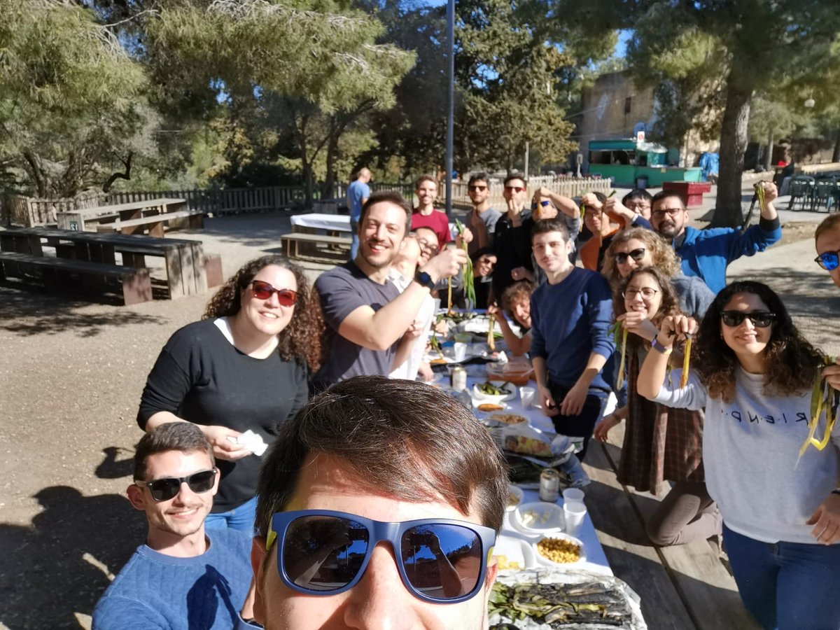 We had a great time this week during our annual calçotada 🍖🥩, enjoying some good food and the sun ☀️. Still investigating how to cook calçots in a photochemical fashion though !
#dirtyhands #livingincatalunya #spanishwinter #calçotada2020