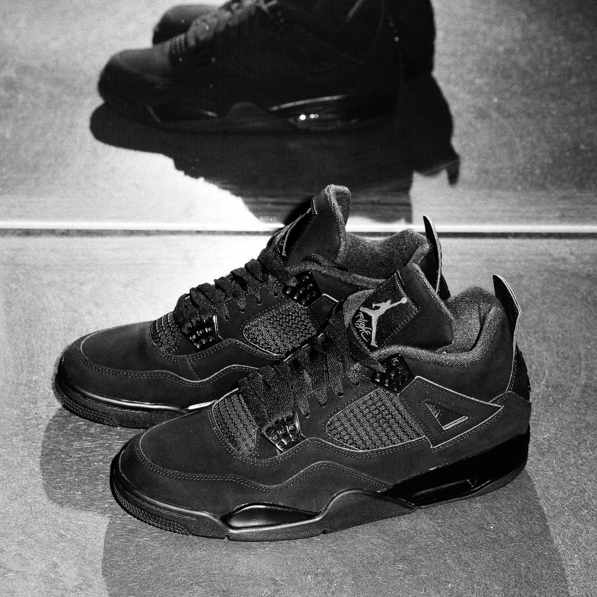 ProDirect_LDN's tweet image. Dropping tomorrow 10am at Pro:Direct 𝗟𝗗𝗡𝟭𝟵, the Air Jordan 1 Mid Milan &amp;amp; Air Jordan IV Black Cat. Limited availability.
-
Pro:Direct LDN19, 19 Foubert's Place, Soho, London, W1F 7QE