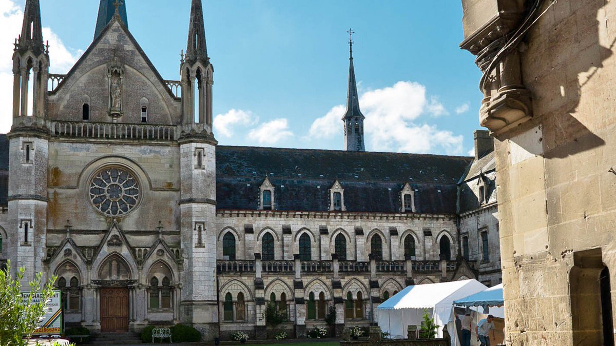 Découvrez toute la programmation culturelle et sociétale 2020 <a href="/chartneuville/">chartreusedeneuville</a> 👉 lachartreusedeneuville.org/creation-et-pa…