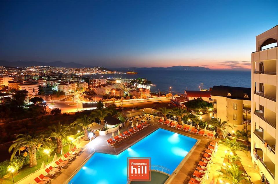 Gündüzü ayrı, gecesi ayrı güzel #Kuşadası'na bu yaz ilk defa gelecek olanlara bu kareyi gönderebilirsiniz ❤

#ThePanoramaHill #Hotel
