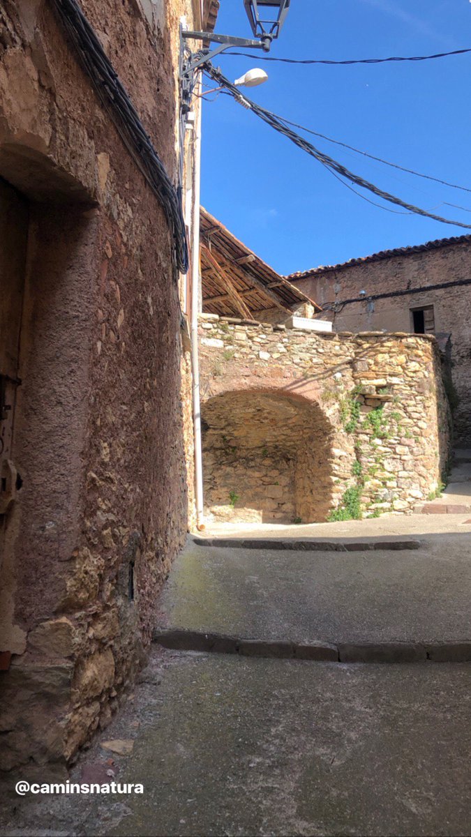 caminsnatura's tweet photo. “Lugar (...) en la pendiente de un llano que mira al sur, con ½ hora de longitud y una de latitud: le combaten todos los vientos particularmente los del norte; su clima es frio...” va escriure Madoz a mitjan segle XIX de #Bretui, al #PallarsSobirà. https://t.co/EXAKfkUi2s