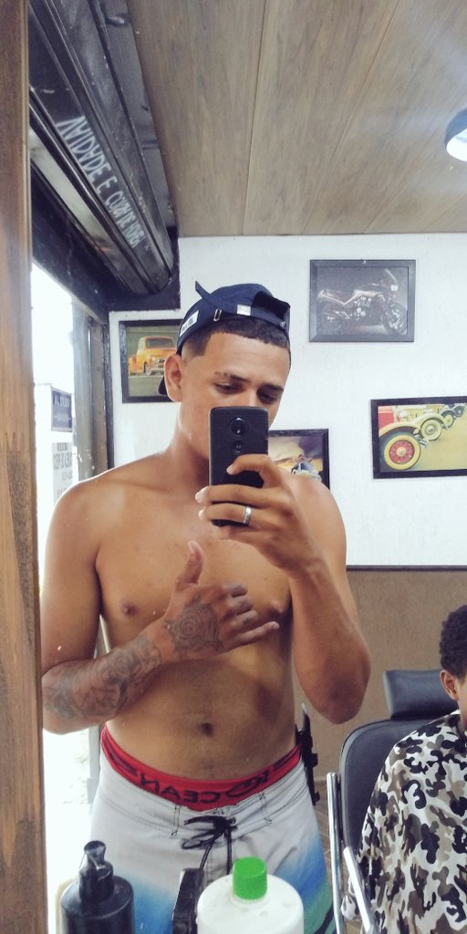 DiegoAl19025554's tweet photo. Só esse cara pra me deixa menos feio 🤣😎 #culha https://t.co/MXPzTheYZE