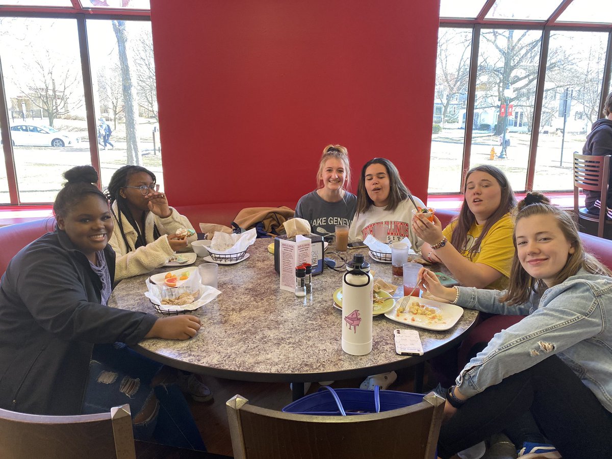 GraceMayellWN's tweet photo. Stop 2: Lunch at Kauffman Dining Hall at North Central College. #wheatonnorth #orchestratour2020 #wnorch https://t.co/lPGlsiD8G6