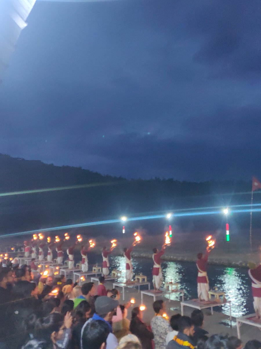 TotalYoga's tweet photo. Ganga Aarti at Triveni Ghat, Rishikesh!
#DontYawnTillDawn #Mahashivaratri2020 https://t.co/co4Q9aUUz6