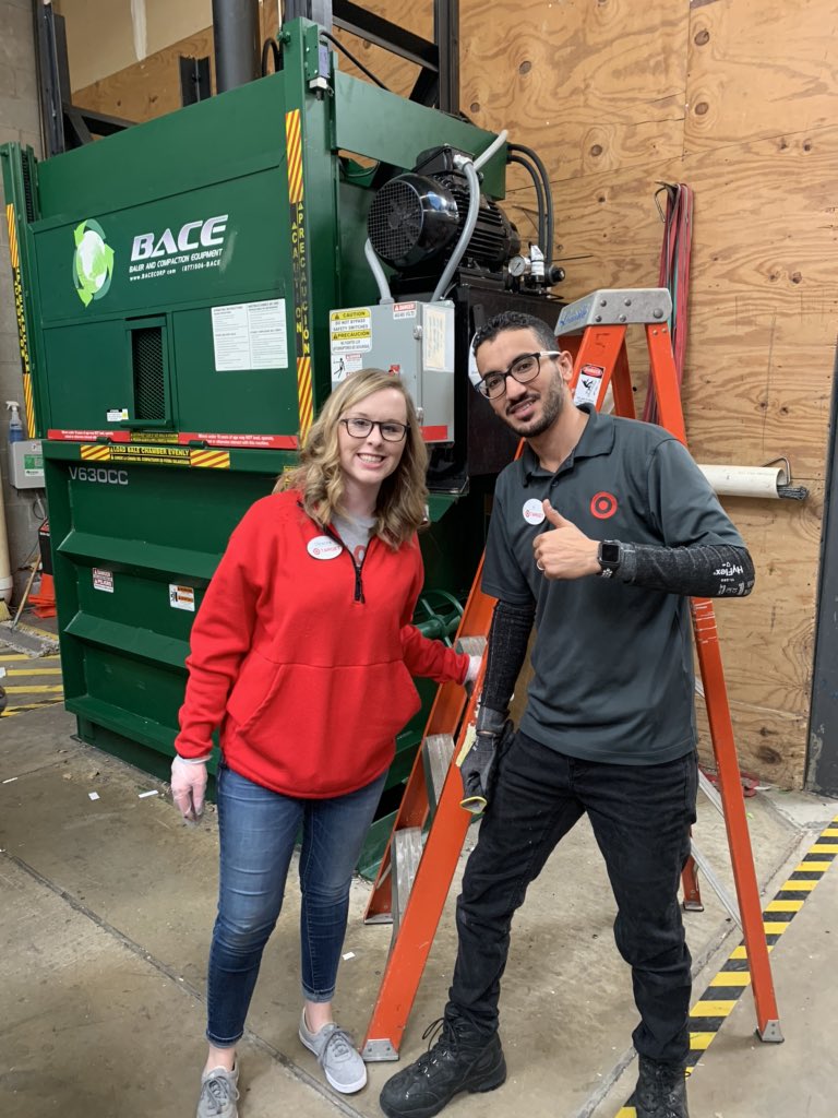 DuncanChristi1's tweet photo. Thank you @AlShakhatrehh for teaching me how to complete the preventative maintenance for our balers!! #d167pm #becarefulwiththegreasegun #educateandvalidate #qualityexecution @dcschnelle @eochampaugh https://t.co/752KoXHGfc