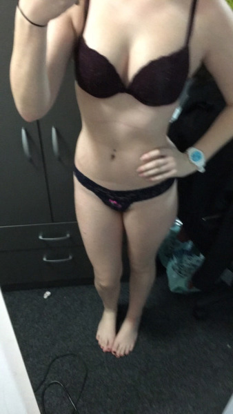 coquinetteLaura's tweet photo. Je suis chaude  ce soir. Je suis sexy ? https://t.co/dPcdYYfns1