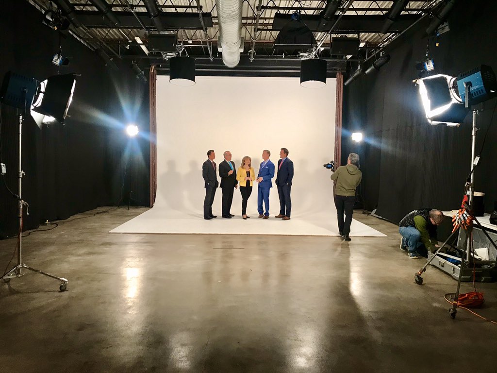 RobCollinsTV's tweet photo. Bright Lights, Brighter Smiles.  @fox4wx @lorenhalifax @JohnHoltNews @PatMcGFox4KC @fox4kc #SquadGoals #ClassPictureDay #StrikeAPose https://t.co/4WTn8c8YVt