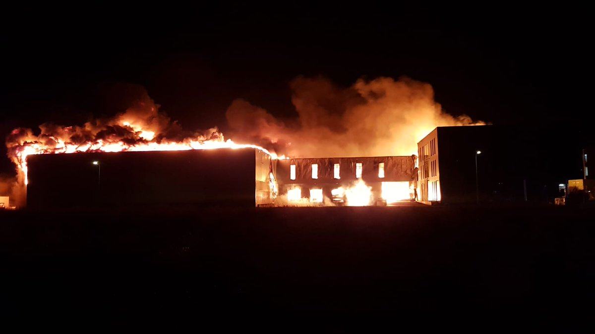 ZWAAG - Bij Moso International B.V. Bamboo Products aan de Adam Smithweg is vanavond rond 19.45 uur een uitslaande brand geconstateerd.