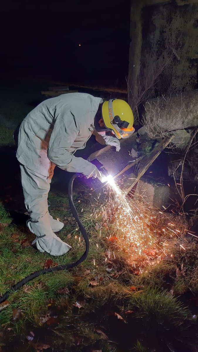 THW_Leer's tweet photo. Unsere #Fachgruppe Schwere Bergung probiert gerade ihren neuen #Plasma-Schneider aus 💪
#ehrenamt #thw #geilesache #leerostfriesland #ausbildung https://t.co/6WKkum9V8T
