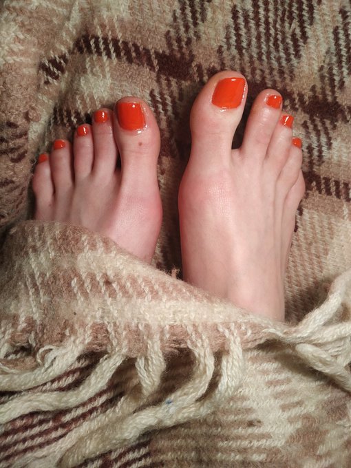 Cozy and warm #toes https://t.co/P0kBmpEOve<a href="/tag/toes"class="tags">#toes</a>