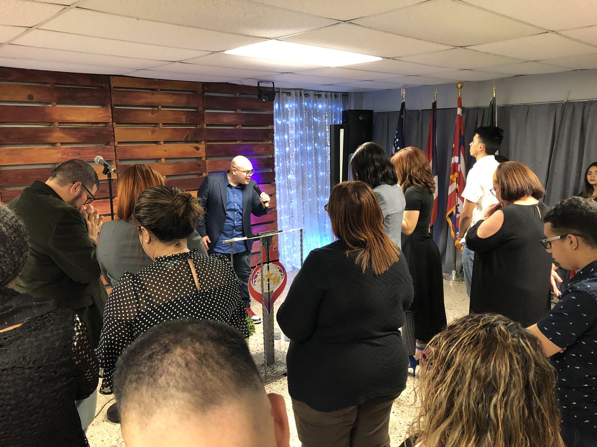 drsamuelpagan's tweet photo. Sam Pagán ministró en la Iglesia de Dios de la Profecía de Gurabo. El ambiente de juventud es grato, y la gracia de Dios se puso de manifiesto en la música y el mensaje. Dios bendiga la iglesia, especialmente a su juventud. https://t.co/2d9FYGbfOv