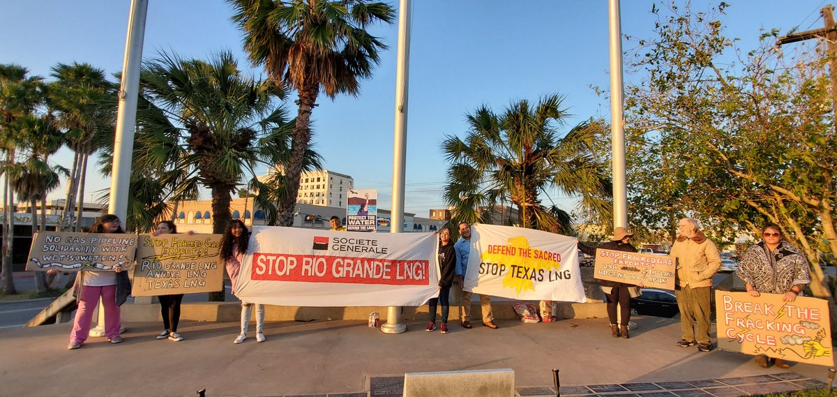 beksbot's tweet image. Today, activists from Brownsville, Texas spoke out against three proposed fracked gas exports as part of an international action #BreaktheFrackingCycle with communities in Ireland, Argentina, &amp;amp; Spain