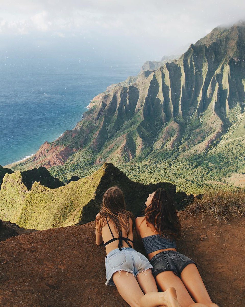 How beautiful is it that we have photos to remind us of our favourite days 🌙✨
I remember this moment so clearly, this was the end of our hike in the mud and finally we came out of the trees and the view took my breath away.