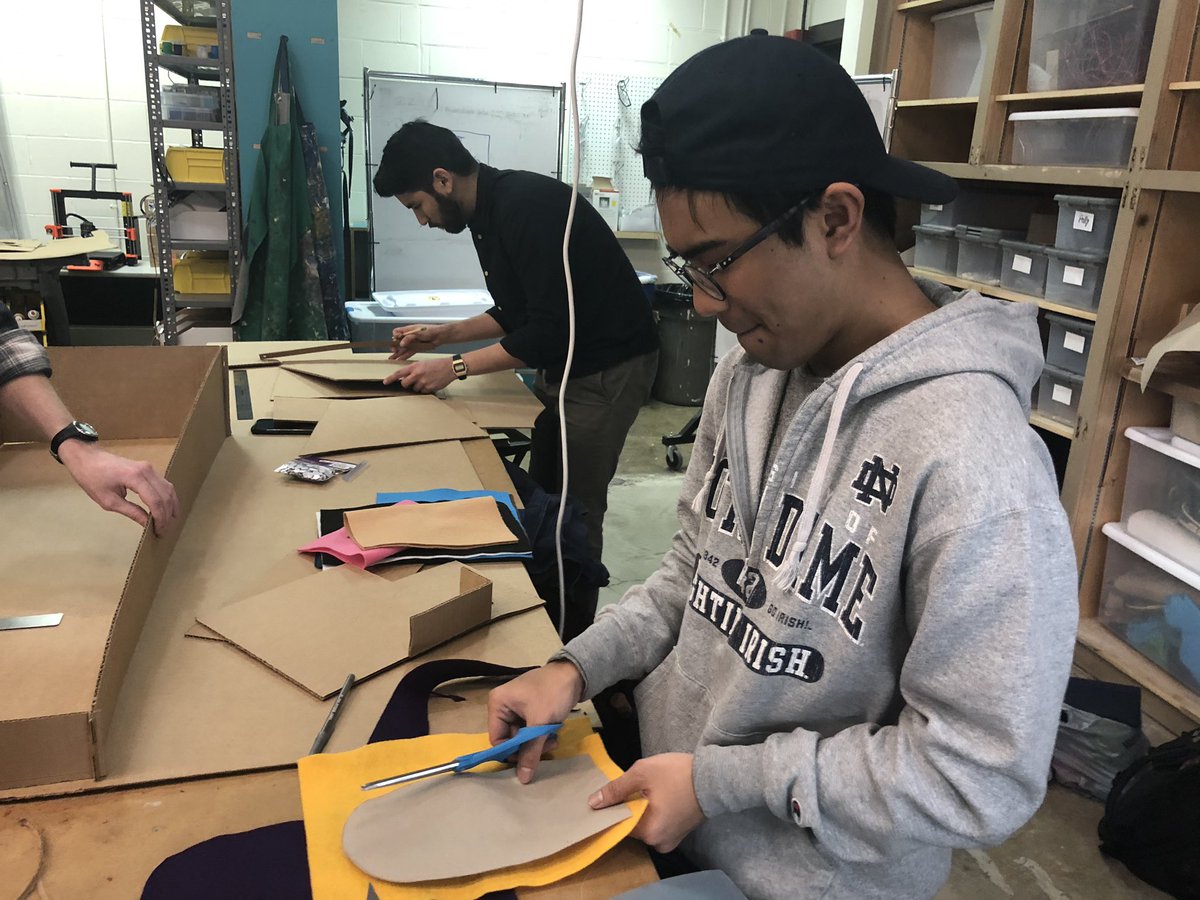 shellyrod's tweet photo. #Bridgemakers Build Party III with @TexasScience and @FineArtsUT. Collaboration, creativity, and confidence in action. @UTeachMaker #exploreut https://t.co/ezIzDsTqeD