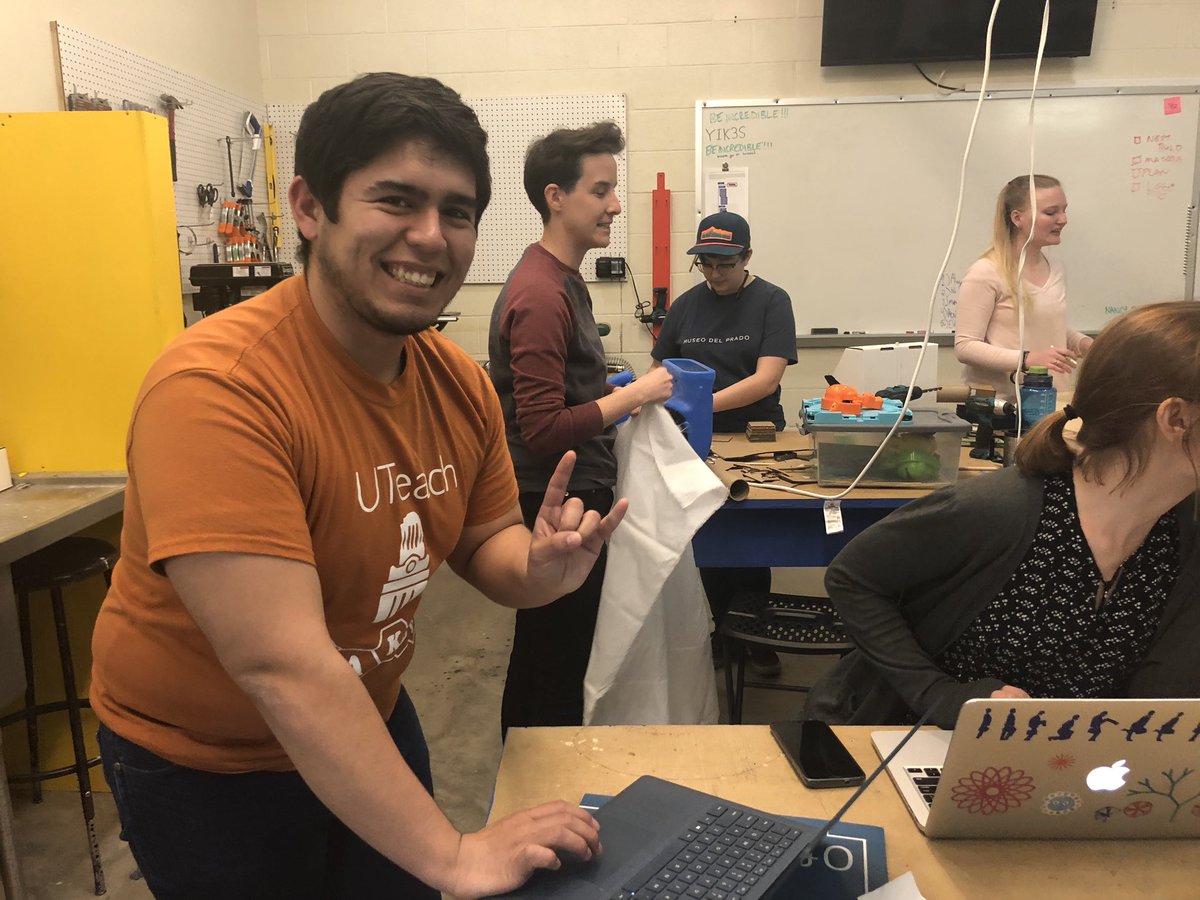 shellyrod's tweet photo. #Bridgemakers Build Party III with @TexasScience and @FineArtsUT. Collaboration, creativity, and confidence in action. @UTeachMaker #exploreut https://t.co/ezIzDsTqeD