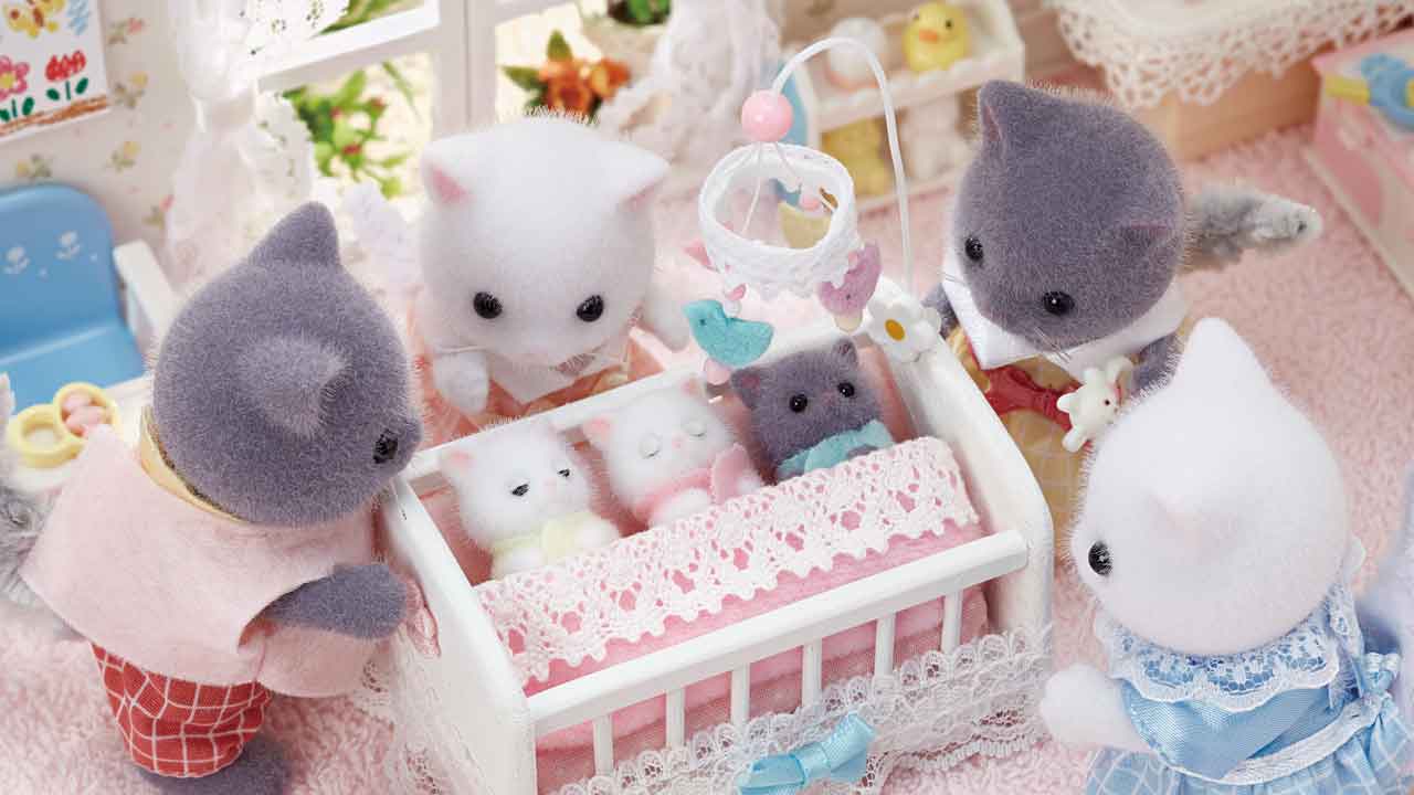 シルバニアファミリー 公式 今日は 猫の日 にゃんにゃんにゃん シルバニアファミリーのネコファミリーで あなたのお気に入りのファミリーを紹介してね ペルシャネコファミリー のみつごちゃんは一家の人気者 かわいい3人をずっと見ていたいです