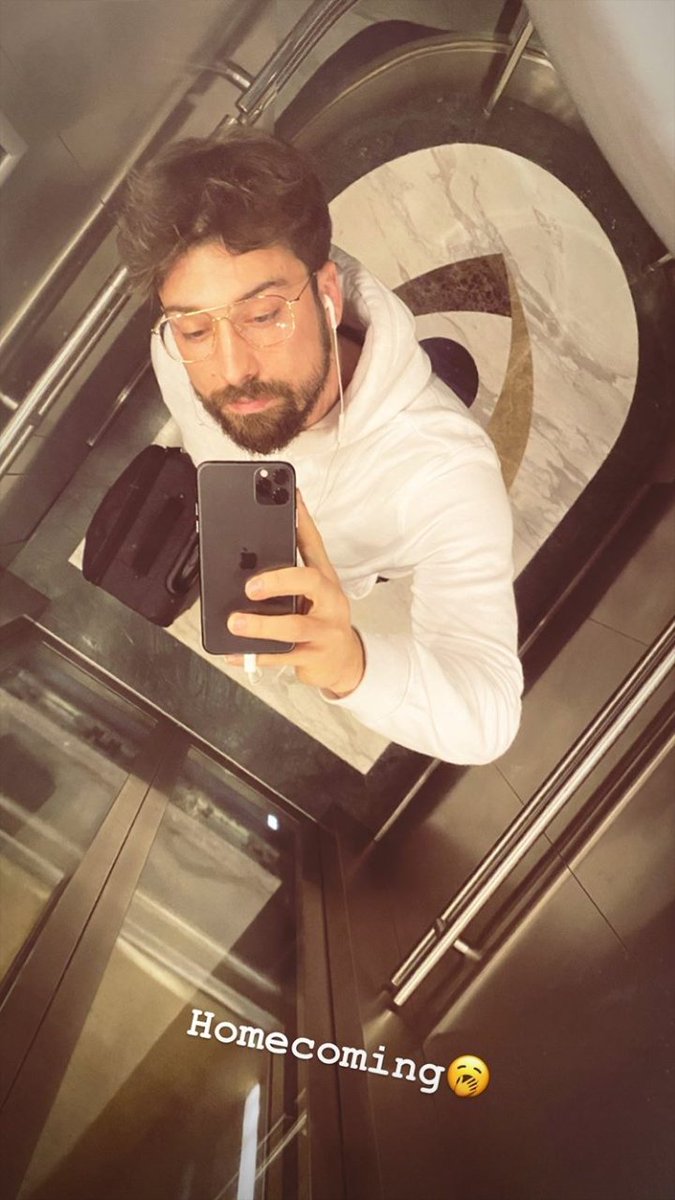 saat fark etmez her türlü düşüyorum maşallah rabbim bana bağışlasın