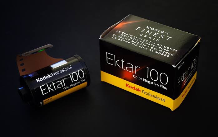 : Kodak Ektar 100 / Fuji Superia X-tra 400Magenta/red-ish on his skin tone makes me think it’s Ektar (or perhaps this is just filter from his phone). #TBZ카메라  #THEBOYZ  #더보이즈  #제이콥  #JACOB