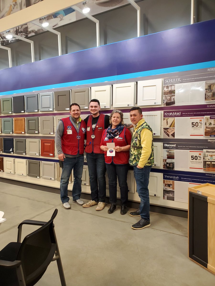 Great time celebrating 2 associates for their outstanding SMART customer service! <a href="/JHoffmann2207/">Joe Hoffmann</a> <a href="/Biana_Heacock/">Biana Heacock</a> <a href="/BrandyGery/">Brandy Gery</a> <a href="/porcelli_tom/">Tom Porcelli</a> <a href="/CAJayhawk92/">Tom Wilson ⛳️</a> <a href="/MarvinREllison/">Marvin Ellison, Chairman & CEO of Lowe’s</a> @Joe_McFarland_ <a href="/R7Tweets/">R7Tweets</a> @BrianSeymour875 <a href="/BoltzBill/">Bill Boltz</a>