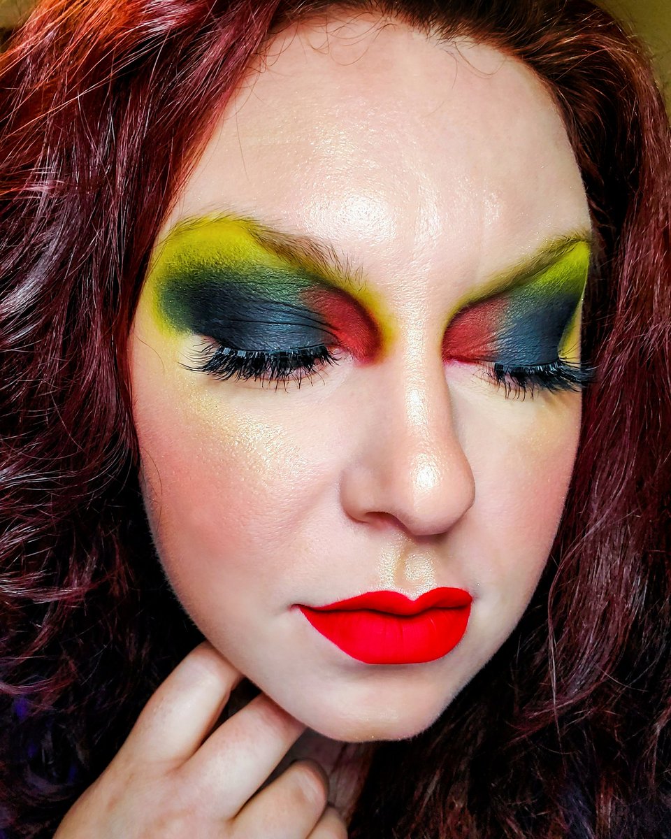 Noregrets4life1's tweet photo. Got my #bloodlust collection today! Jeffree I adore you! #JEFFREESTARCOSMETICS #jeffreestarprlist @JeffreeStar
Feat @shanedawson Are You Filming? & Weirdo #VelourLiquidLipsticks, #conspiracypalette, Canary Bling #LiquidFrost, Wet Dream #SupremeFrost https://t.co/OOXnKBdD8p