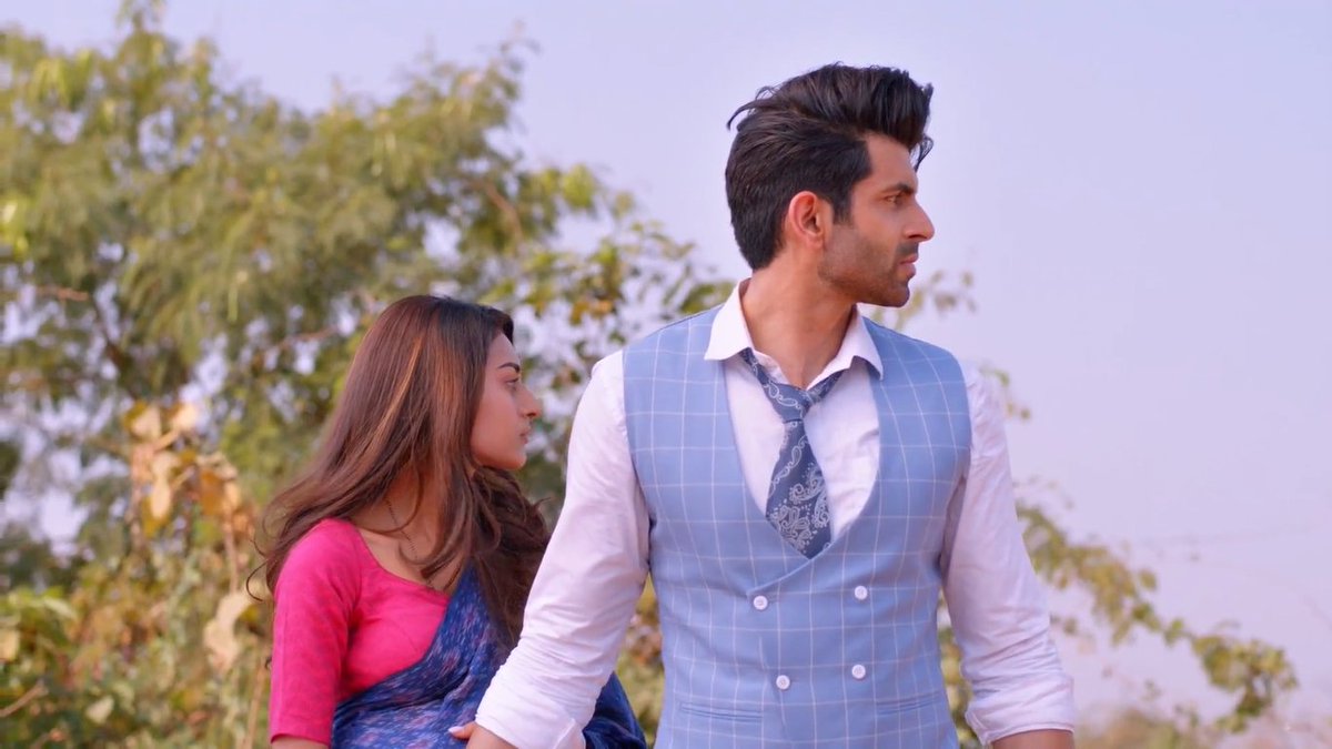 AnjuMaanManiac's tweet photo. uff #PreRaj #Prerna #Viraj 
@IamEJF @namik_paul they both need to be cast in a show together sometime in the future because they are setting our screens on fire🔥

#NamikSlayedAsViraj #VirajBharadwaj #PrernaSharma #KasautiiZindagiiKay @ArmyNamik @NamikPaulWeb @NamikSquad https://t.co/pBlbhjChEh