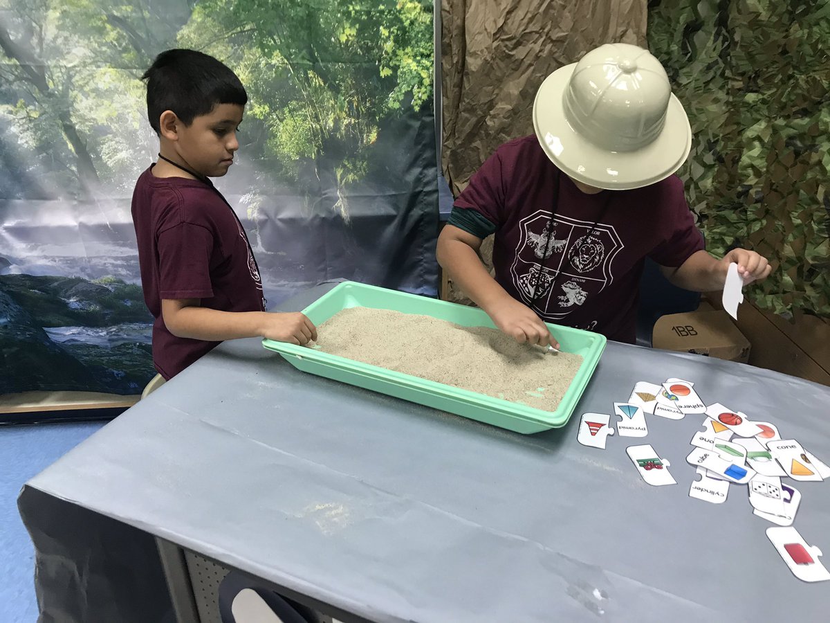 SandersAllie2's tweet photo. Thank you to all of the teachers that put the Jurassic Park room together! The kids had a great time working with 2D and 3D shapes to build dinosaurs today! 🦖🦕 #rangeridernation @LockeKelly  @allysonlbell https://t.co/dmhrKqps6U